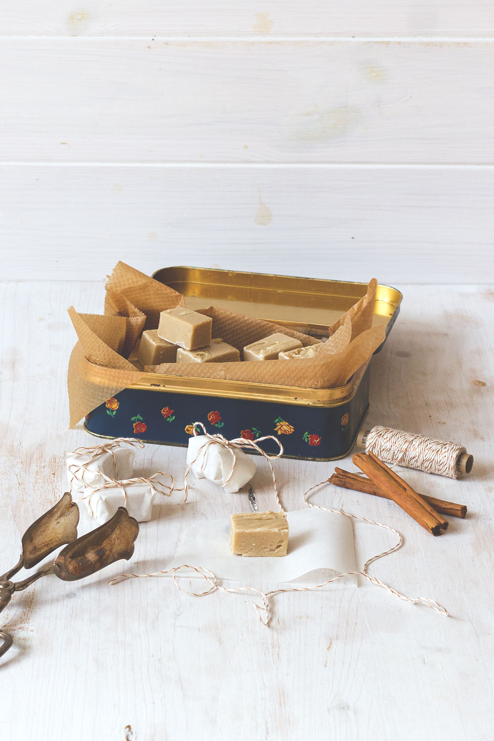 Rezept für Gingerbread Cookie Dough Fudge | Geschenkideen aus der Küche | moeyskitchen.com