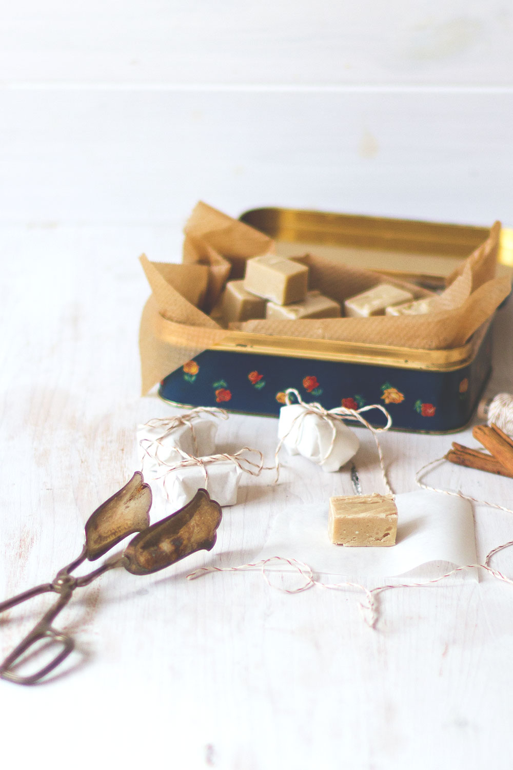 Rezept für Gingerbread Cookie Dough Fudge | Geschenkideen aus der Küche | moeyskitchen.com