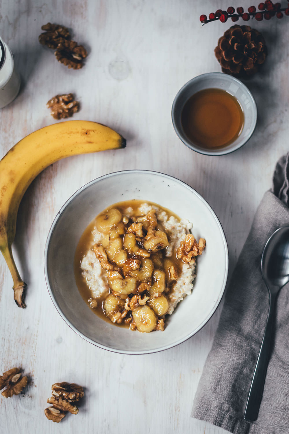 Rezepte für Porridge mit Bananen, Ahornsirup und Walnüssen | das perfekte Frühstück in Herbst und Winter | moeyskitchen.com #porridge #frühstück #breakfast #haferbrei #haferflocken #bananen #rezepte #foodblogger
