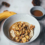 Rezepte für Porridge mit Bananen, Ahornsirup und Walnüssen | das perfekte Frühstück in Herbst und Winter | moeyskitchen.com #porridge #frühstück #breakfast #haferbrei #haferflocken #bananen #rezepte #foodblogger