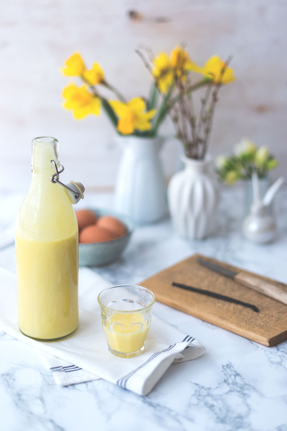 Rezept für selbst gemachten Eierlikör (mit und ohne Thermomix) | Foodblogger-Osterbrunch | moeyskitchen.com