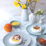Rezept für Mini-Pavlovas mit Lemon Curd und Blutorangen | Foodblogger-Osterbrunch | moeyskitchen.com