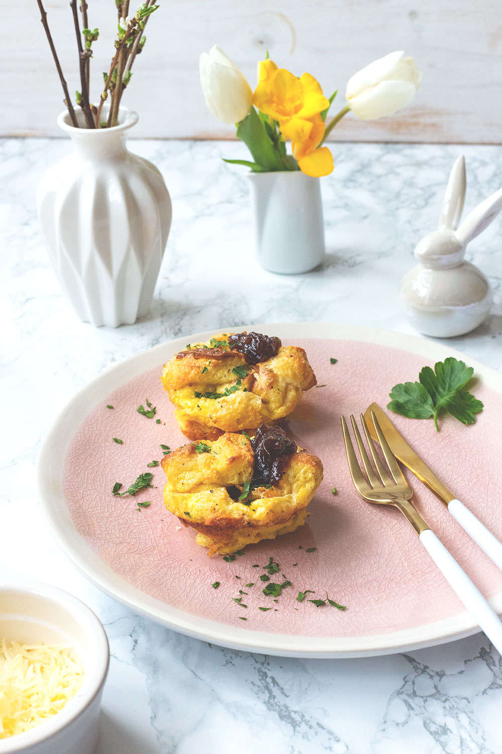 Werbung: Rezept für herzhafte French Toast Muffins mit REWE Feine Welt Produkten | Osterbrunch | moeyskitchen.com