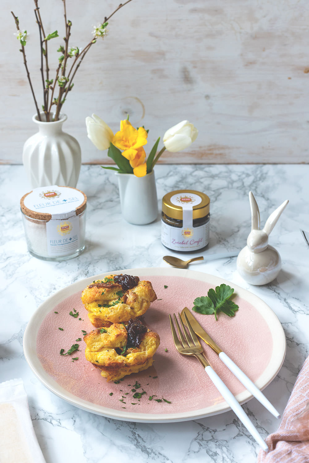Werbung: Rezept für herzhafte French Toast Muffins mit REWE Feine Welt Produkten | Osterbrunch | moeyskitchen.com