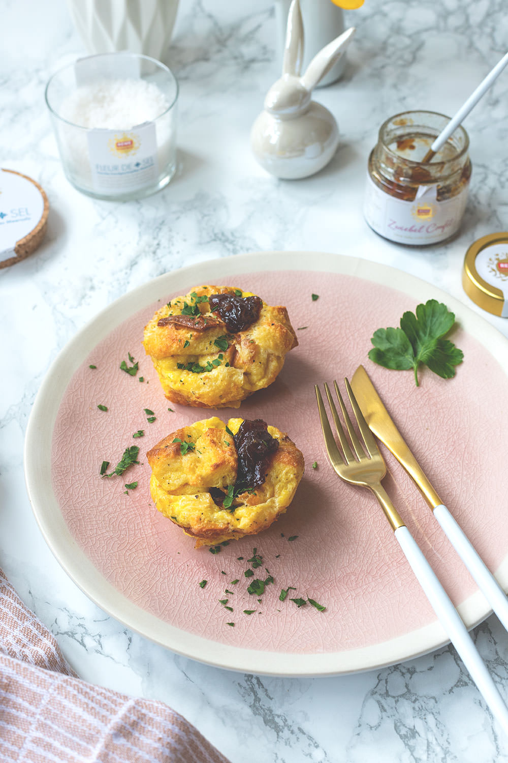 Werbung: Rezept für herzhafte French Toast Muffins mit REWE Feine Welt Produkten | Osterbrunch | moeyskitchen.com