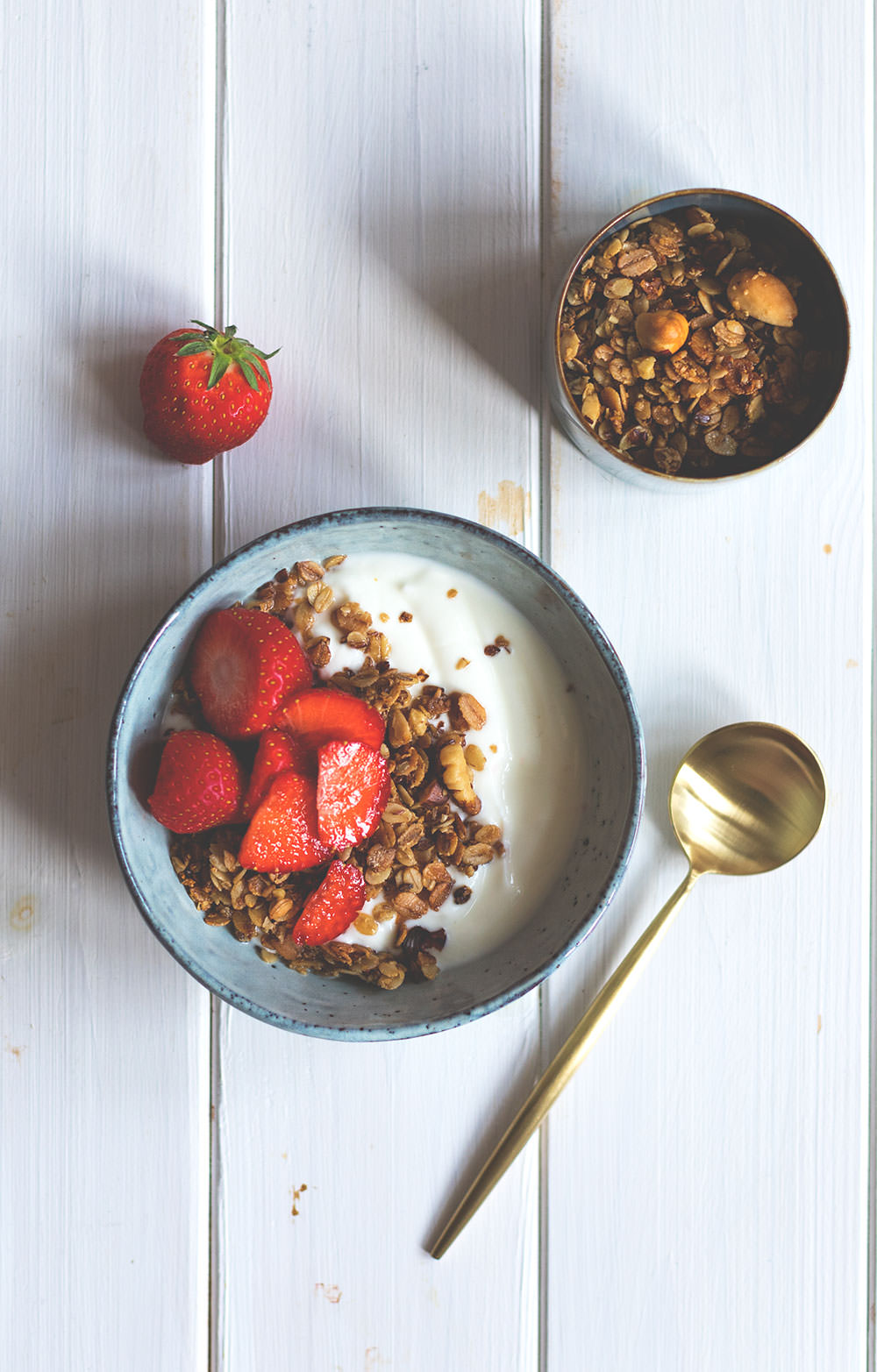 Rezept für Ahornsirup-Nuss-Granola aus dem Airfryer | Schnelles Knuspermüsli aus der Heißluftfritteuse | moeyskitchen.com
