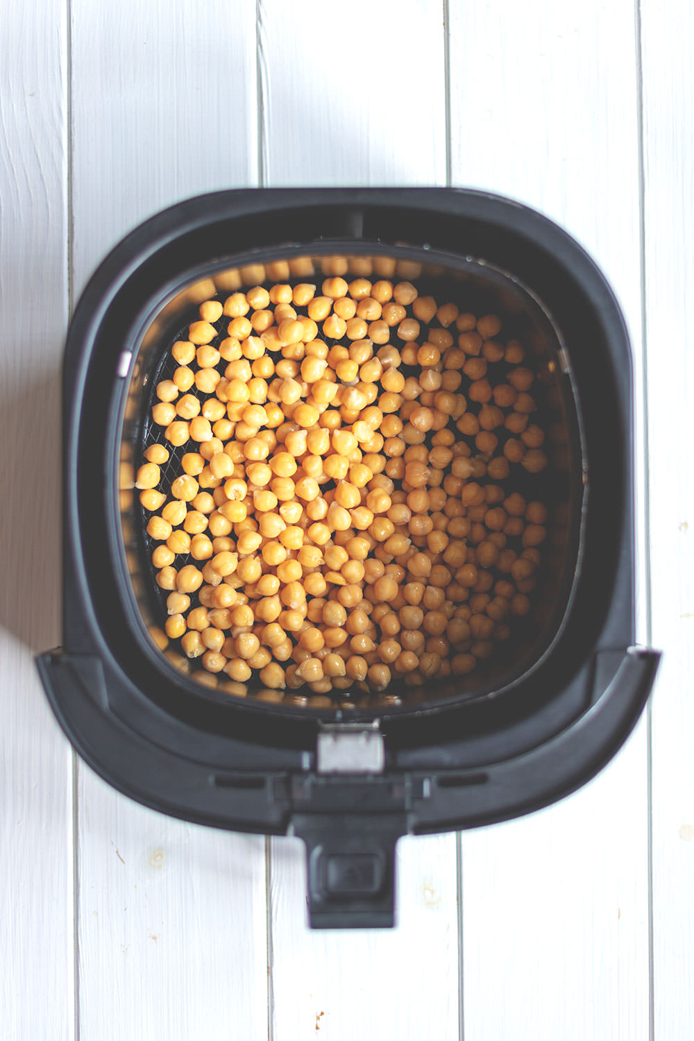 Rezept für geröstete Kichererbsen aus dem Airfryer | schnelle Snackidee | moeyskitchen.com
