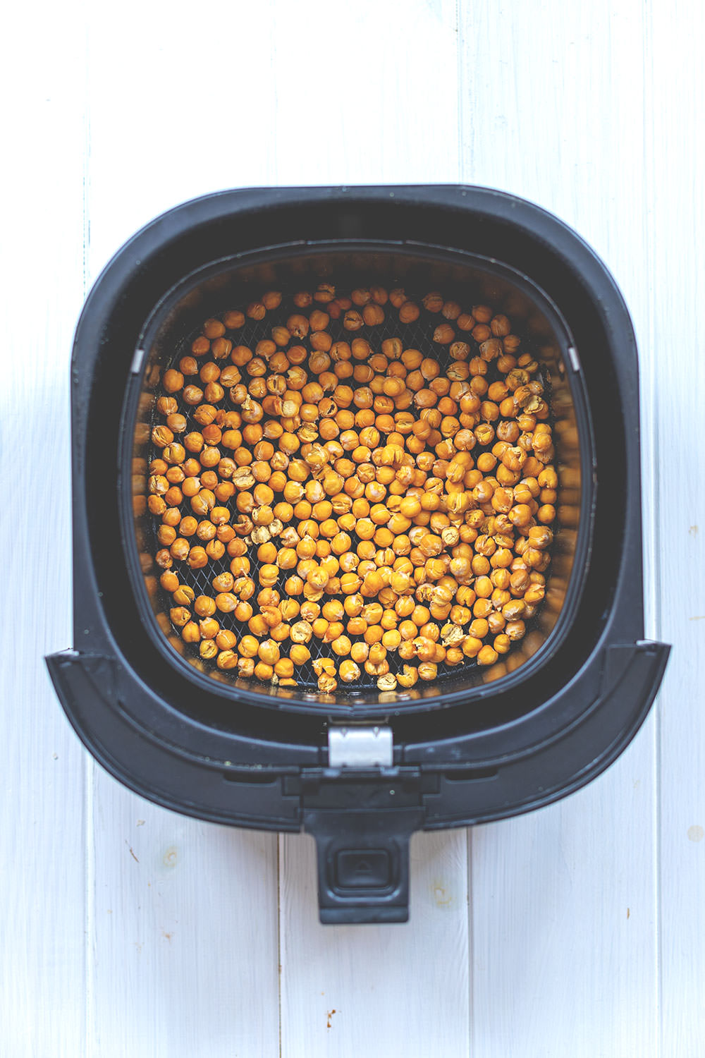 Rezept für geröstete Kichererbsen aus dem Airfryer | schnelle Snackidee | moeyskitchen.com