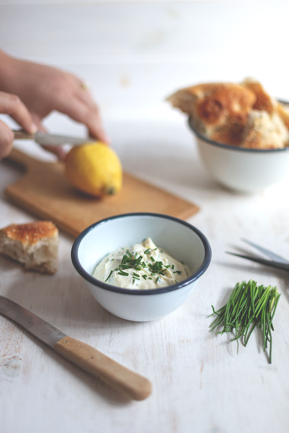 Rezept für selbst gemachten Frischkäse aus Vollmilch | Thermomix-Donnerstag (TM5) | moeyskitchen.com