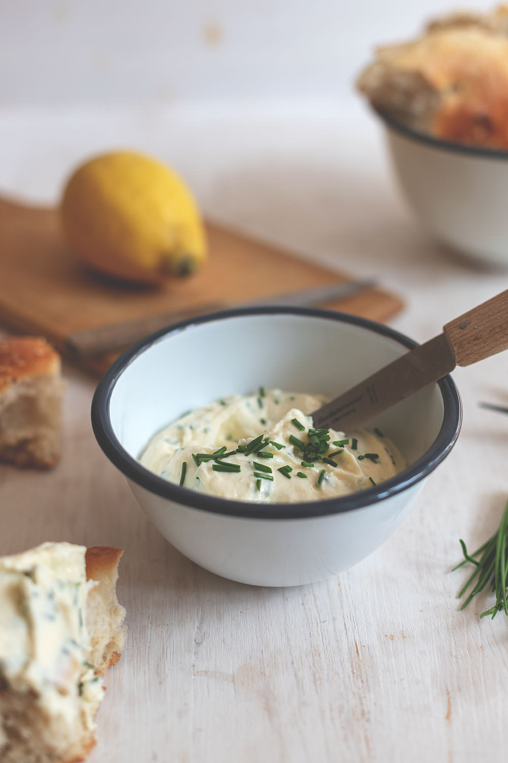 Rezept für selbst gemachten Frischkäse aus Vollmilch | Thermomix-Donnerstag (TM5) | moeyskitchen.com