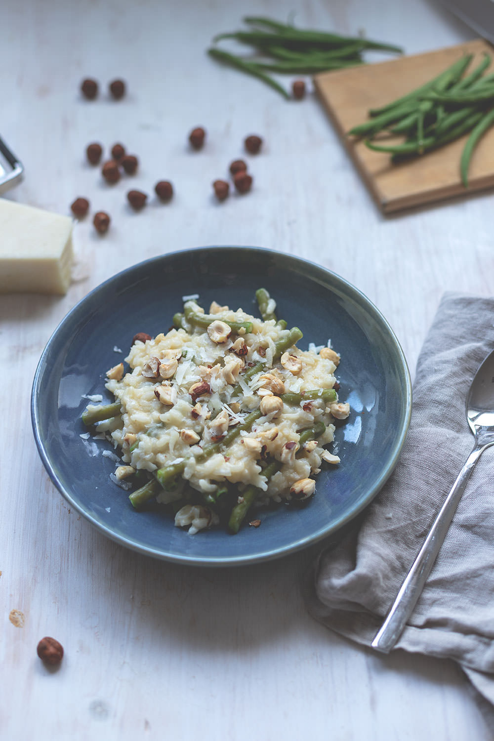 Rezept für Ofenrisotto mit grünen Bohnen und Haselnusskernen | Saisonal schmeckt's besser | moeyskitchen.com #ofenrisotto #risotto #grünebohnen #rezept #kochen