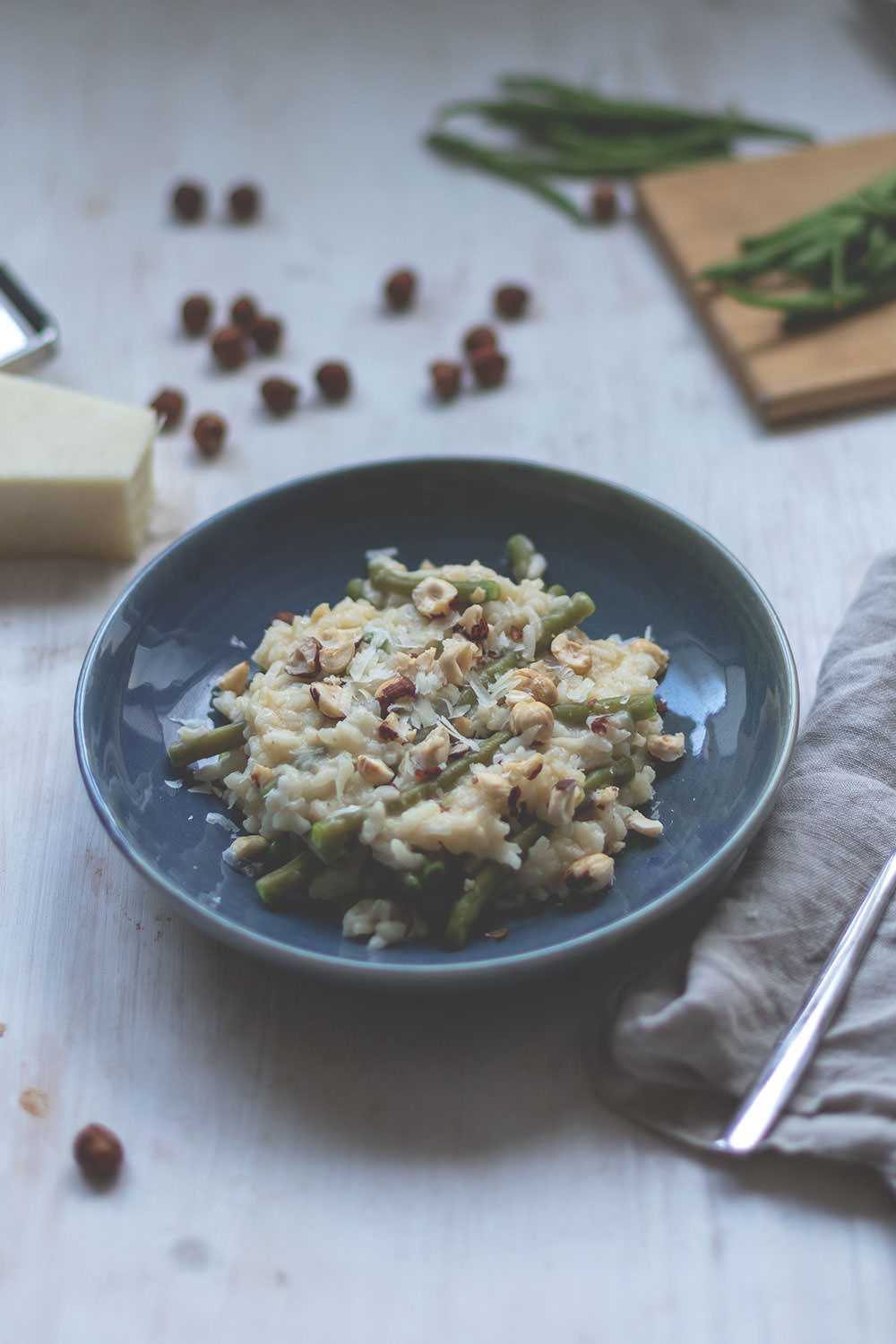 Rezept für Ofenrisotto mit grünen Bohnen und Haselnusskernen | Saisonal schmeckt's besser | moeyskitchen.com #ofenrisotto #risotto #grünebohnen #rezept #kochen
