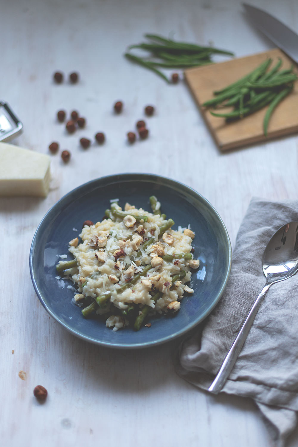 Rezept für Ofenrisotto mit grünen Bohnen und Haselnusskernen | Saisonal schmeckt's besser | moeyskitchen.com #ofenrisotto #risotto #grünebohnen #rezept #kochen