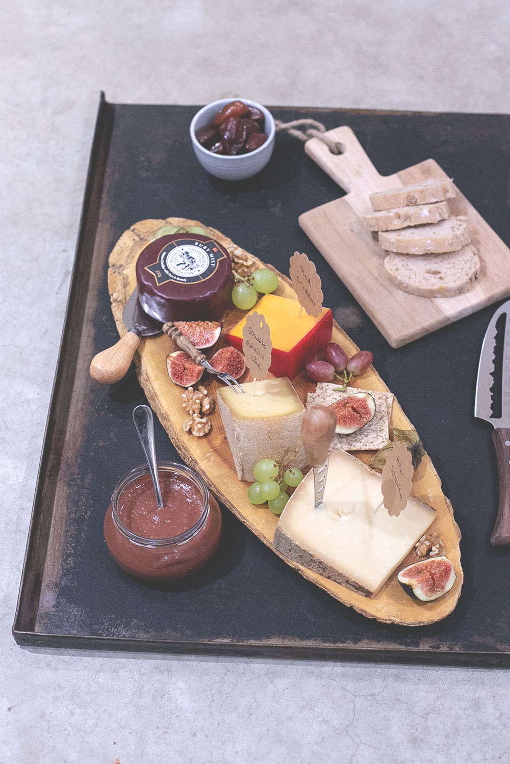 Käseplatte mit selbst gemachtem Feigensenf von Die Küche brennt | Food.Blog.House Holland 2018 | moeyskitchen.com