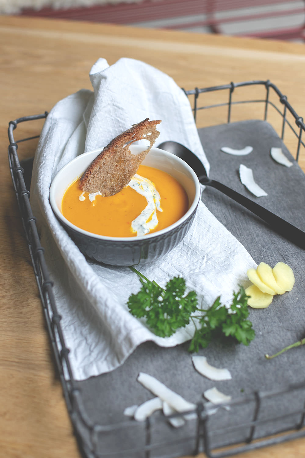 Möhrensuppe mit Chili, Inger und Kokos von Schlemmerkatze | Food.Blog.House 2018 Holland | moeyskitchen.com