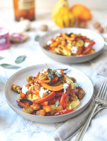 Schnelle Pasta mit Maronen, Kürbis, Salbei und Roquefort | einfach und gut mit französischen Zutaten | moeyskitchen.com #pasta #rezept #foodblog #maronen