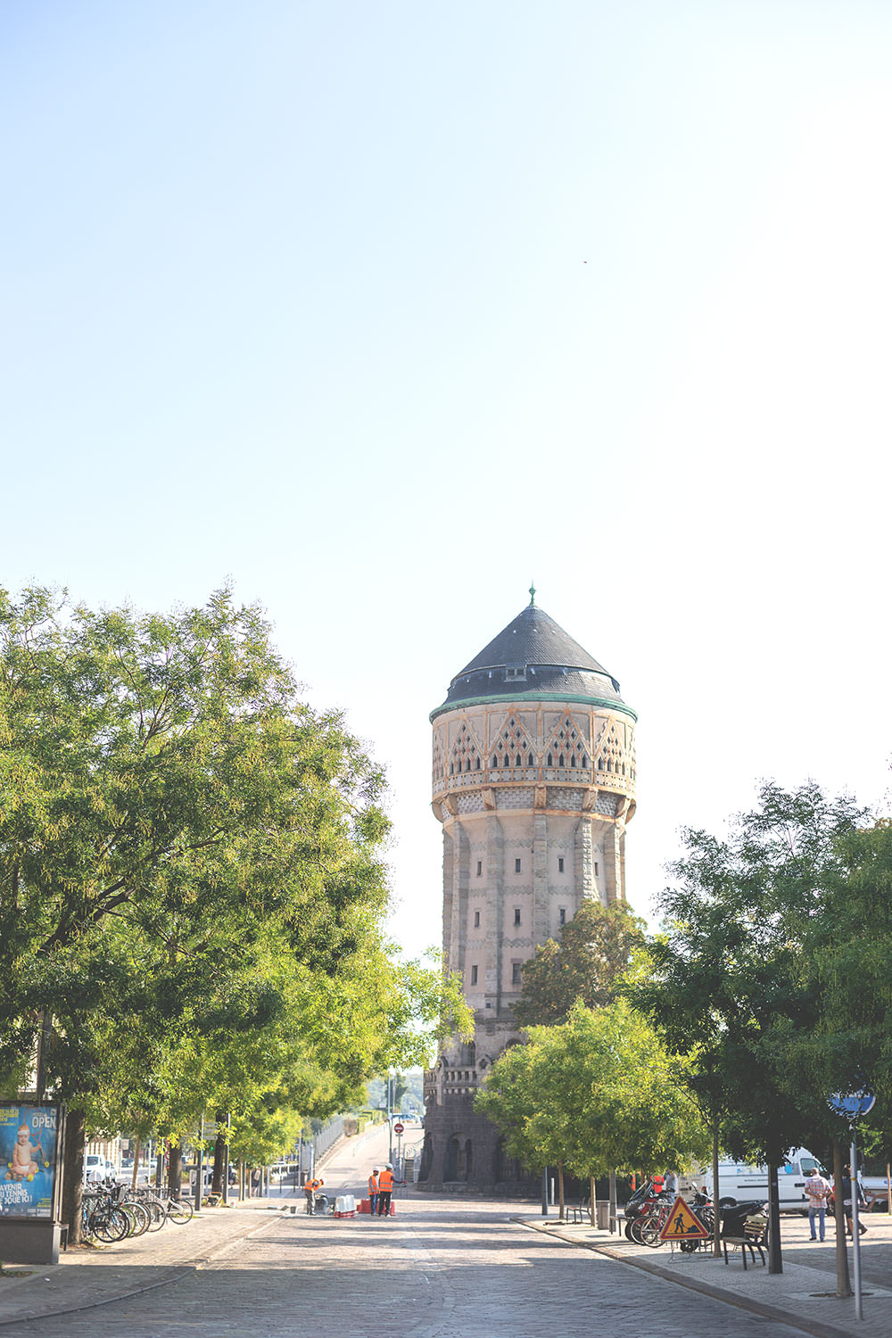 Tagesausflug nach Metz und Rezept für Quiche Lorraine (Lothringer Speckkuchen) | Wasserturm von Metz - Château D'Eau | moeyskitchen.com