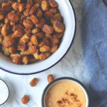 Rezept für Pretzel Bites mit Käsesauce | Laugenkonfekt mit Cheddar-Dip | moeyskitchen.com #pretzelbites #laugenkonfekt #laugengebäck #cheddar #käsesauce #dip #rezepte #foodblogger #foodblog