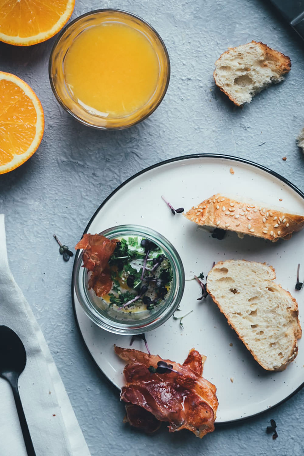 Rezept für Eier im Glas (Oeufs cocotte) zum Sonntagsfrühstück | The Sunday Breakfast Club | moeyskitchen.com #eierimglas #oeufscocotte #oeufsencocotte #sonntagsfrühstück #frühstück #breakfast #frühstücksei
