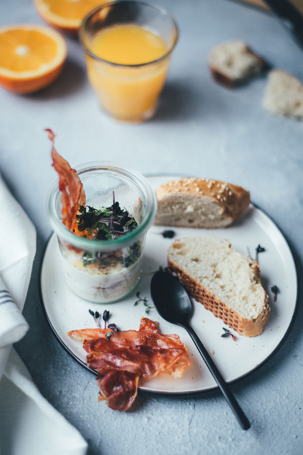 Rezept für Eier im Glas (Oeufs cocotte) zum Sonntagsfrühstück | The Sunday Breakfast Club | moeyskitchen.com #eierimglas #oeufscocotte #oeufsencocotte #sonntagsfrühstück #frühstück #breakfast #frühstücksei