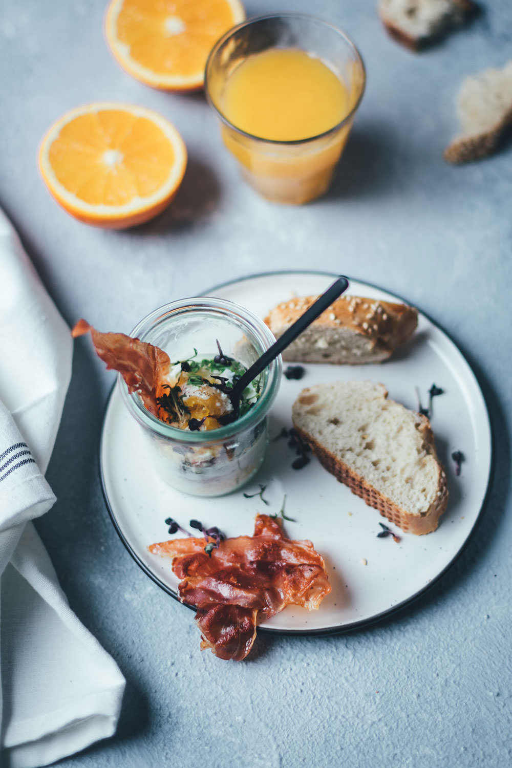 Rezept für Eier im Glas (Oeufs cocotte) zum Sonntagsfrühstück | The Sunday Breakfast Club | moeyskitchen.com #eierimglas #oeufscocotte #oeufsencocotte #sonntagsfrühstück #frühstück #breakfast #frühstücksei