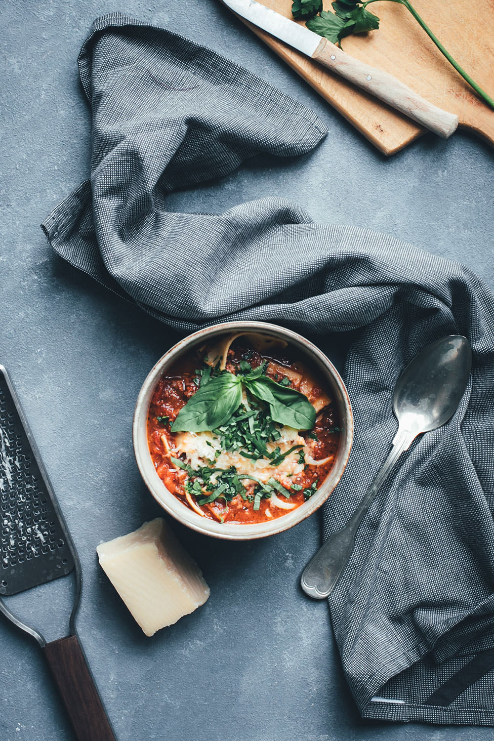 Rezept für herzhafte One Pot Lasagne-Suppe | moeyskitchen.com #onepot #suppe #lasagnesuppe #lasagne #rezepte #foodblogger #foodblog #kochen