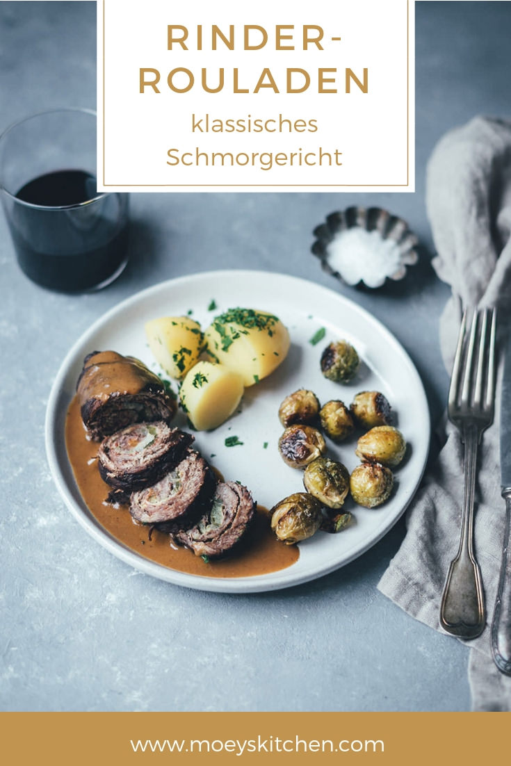 Rezept für klassische Rinderrouladen mit sämiger Rotweinsauce | Schmorgericht aus dem Ofen | moeyskitchen.com #rouladen #rinderrouladen #klassiker #rezepte #foodblogger #hausmannskost