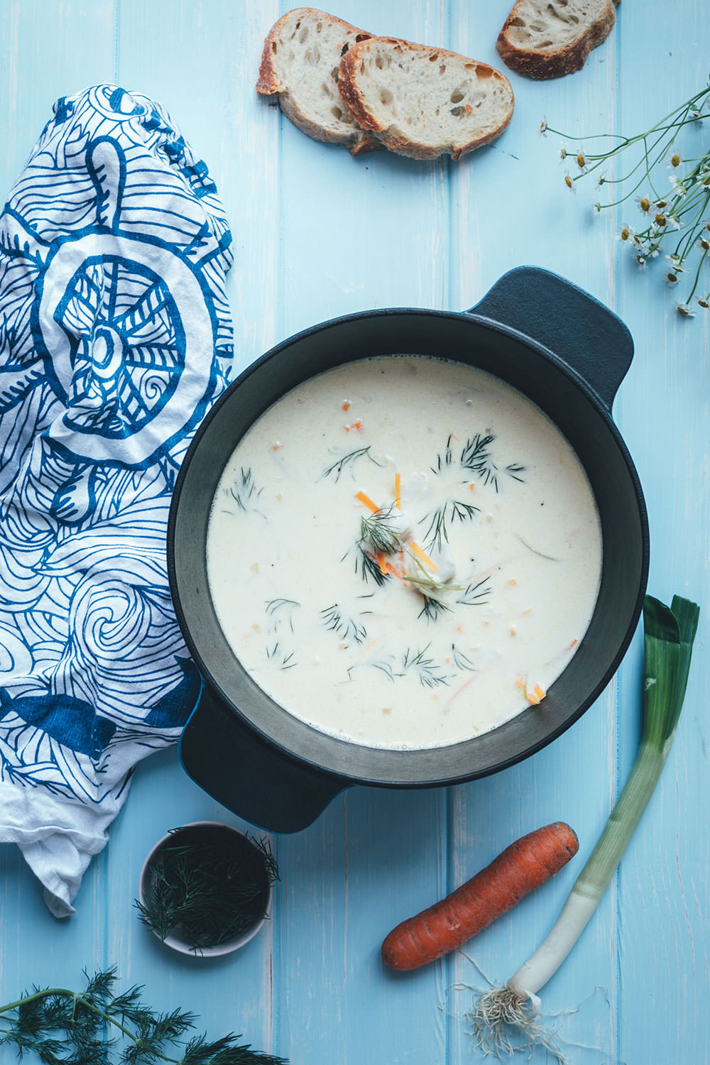 Werbung: Rezept für norwegische Fischsuppe mit Skrei | Fiskesuppe / Torskesuppe | mit Gemüse, Sahne und Crème fraîche | moeyskitchen.com #skrei #fischsuppe #seafoodfromnorway #norwegen #visitnorway #lofoten