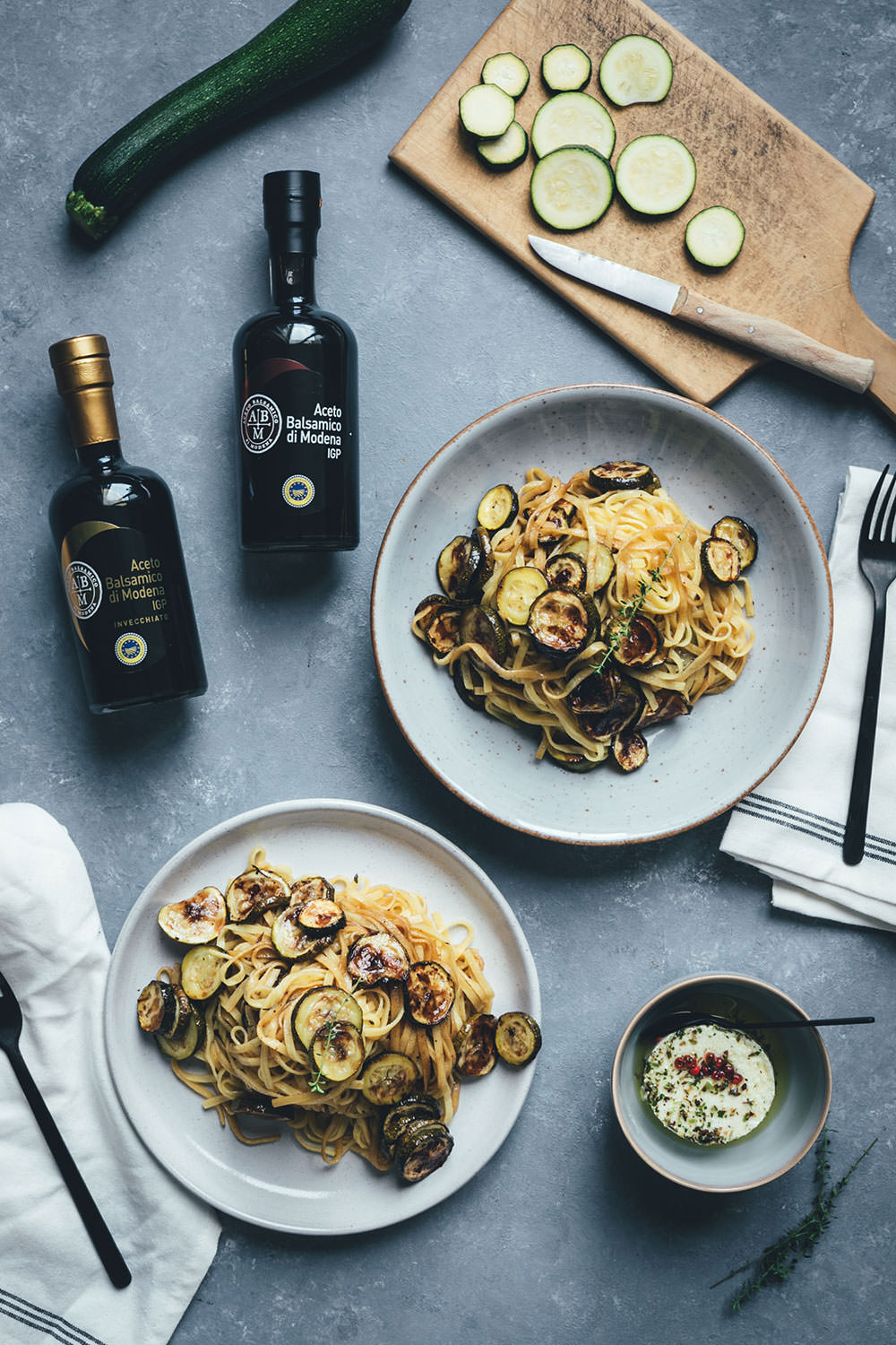 Rezept für Pasta und Ofen-Zucchini mit Aceto Balsamico di Modena g.g.A. (Werbung) | moeyskitchen.com #pasta #nudeln #spaghetti #fettuccine #balsamico #acetobalsamico #acetobalsamicodimodena #zucchini #courgette #sommer  #foodblogger #rezepte