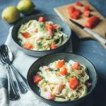 Rezept für frische selbst gemachte Pasta mit geräuchertem Wildlachs Filetstück und cremiger Sauce | Blick hinter die Kulissen in der Produktion von Alaska-Wildlachs-Produkten | Werbung | moeyskitchen.com #wildlachs #alaskawildlachs #pasta #homemade #rezepte #foodblogger #produktion #travelblogger #blickhinterdiekulissen #fischfabrik #friedrichs #friedrichsfeinfisch