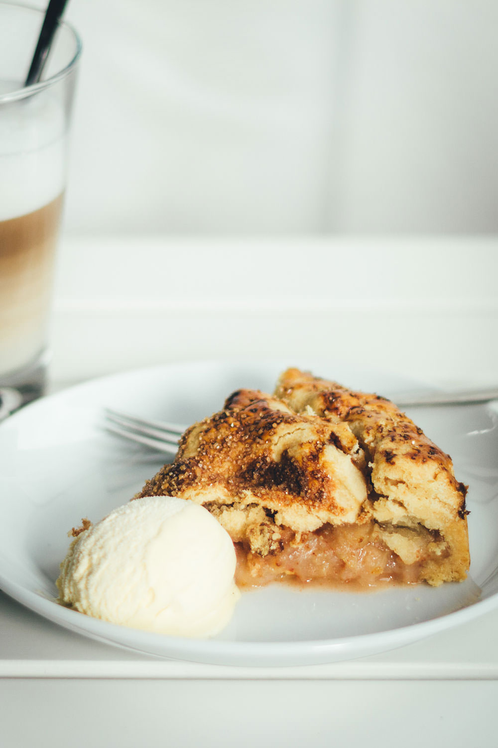 Rezept für klasischen Apple Pie | der perfekte Apfelkuchen für den Herbst und Winter | moeyskitchen.com #apfelkuchen #äpfel #kuchen #backen #foodblogger #rezepte #applepie #pie