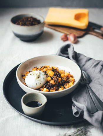 Rezept für Balsamico-Linsen mit Aceto Balsamico di Modena g.g.A., gebratenem Kürbis und Burrata | lauwarmer Salat für den Herbst und Winter | moeyskitchen.com #balsamico #balsamicolinsen #acetobalsamicodimodena #kürbissalat #linsensalat #burrata #rezepte #foodblogger #herbstrezepte #winterrezepte
