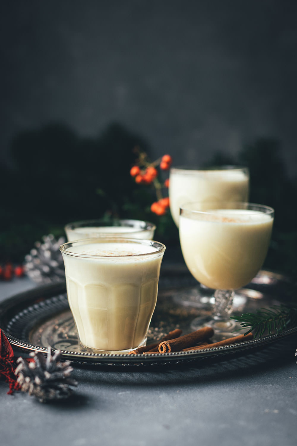 Rezept für warmen Eggnog | amerikanischer Eierpunsch, der hervorragend zu Weihnachten passt | mit oder ohne Alkohol möglich | zur Zubereitung im Topf oder Thermomix | moeyskitchen.com #rezepte #eggnog #eierpunsch #drink #heißgetränke #weihnachten #weihnachtszeit #foodbloger #foodbloggeradventskalender
