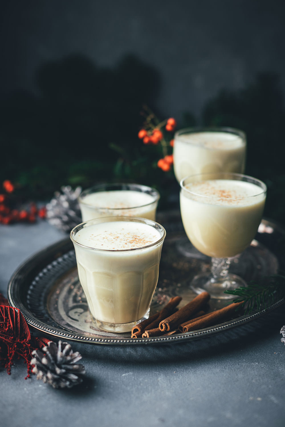 Rezept für warmen Eggnog | amerikanischer Eierpunsch, der hervorragend zu Weihnachten passt | mit oder ohne Alkohol möglich | zur Zubereitung im Topf oder Thermomix | moeyskitchen.com #rezepte #eggnog #eierpunsch #drink #heißgetränke #weihnachten #weihnachtszeit #foodbloger #foodbloggeradventskalender