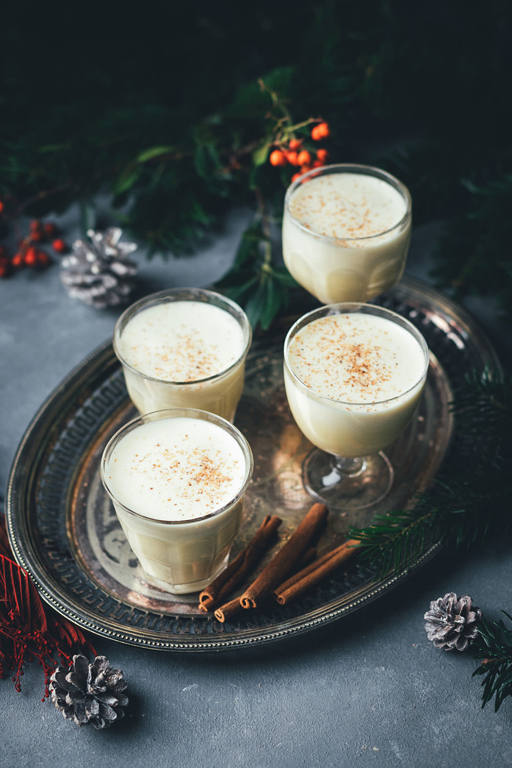 Rezept für warmen Eggnog | amerikanischer Eierpunsch, der hervorragend zu Weihnachten passt | mit oder ohne Alkohol möglich | zur Zubereitung im Topf oder Thermomix | moeyskitchen.com #rezepte #eggnog #eierpunsch #drink #heißgetränke #weihnachten #weihnachtszeit #foodbloger #foodbloggeradventskalender