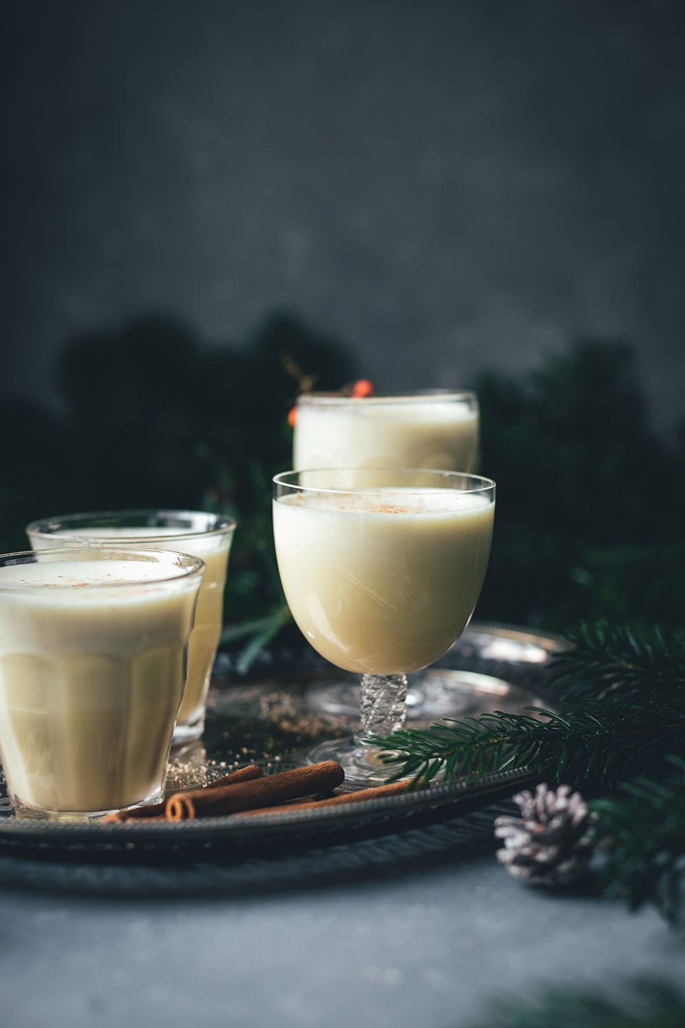 Rezept für warmen Eggnog | amerikanischer Eierpunsch, der hervorragend zu Weihnachten passt | mit oder ohne Alkohol möglich | zur Zubereitung im Topf oder Thermomix | moeyskitchen.com #rezepte #eggnog #eierpunsch #drink #heißgetränke #weihnachten #weihnachtszeit #foodbloger #foodbloggeradventskalender