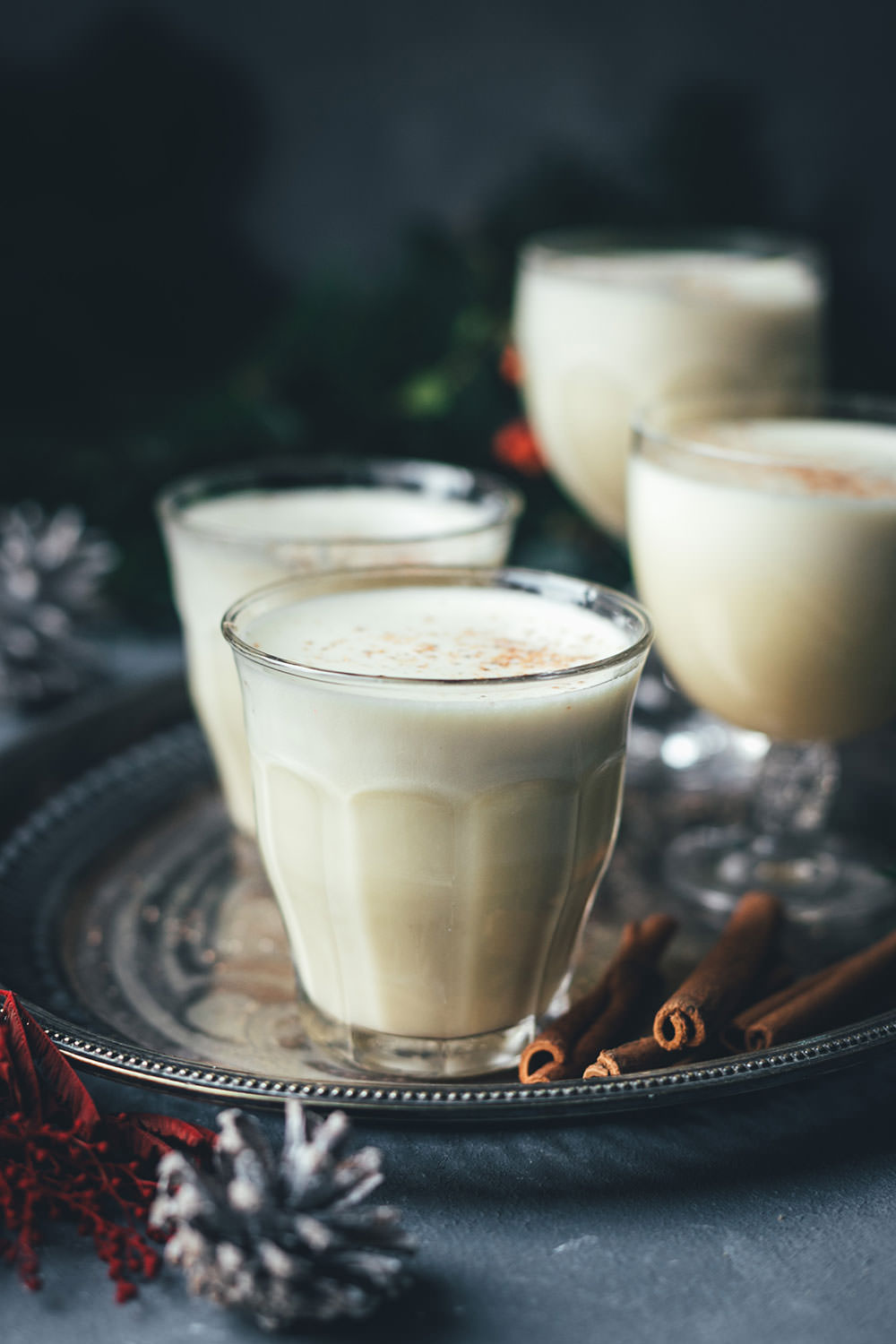 Rezept für warmen Eggnog | amerikanischer Eierpunsch, der hervorragend zu Weihnachten passt | mit oder ohne Alkohol möglich | zur Zubereitung im Topf oder Thermomix | moeyskitchen.com #rezepte #eggnog #eierpunsch #drink #heißgetränke #weihnachten #weihnachtszeit #foodbloger #foodbloggeradventskalender