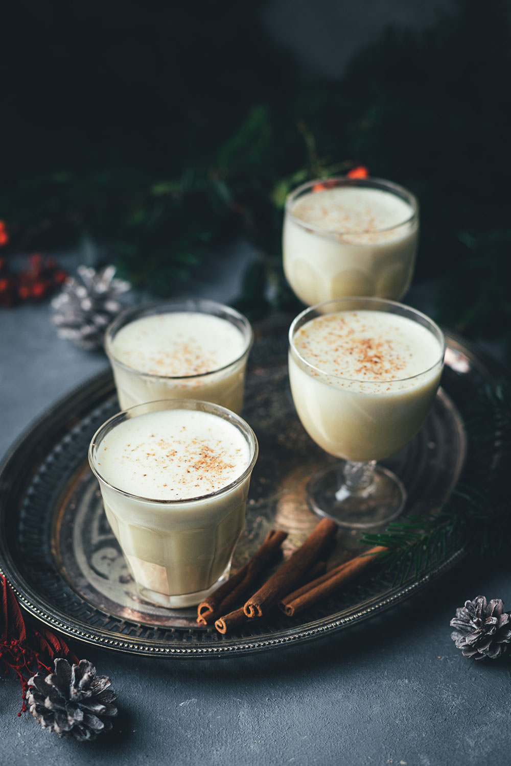 Rezept für warmen Eggnog | amerikanischer Eierpunsch, der hervorragend zu Weihnachten passt | mit oder ohne Alkohol möglich | zur Zubereitung im Topf oder Thermomix | moeyskitchen.com #rezepte #eggnog #eierpunsch #drink #heißgetränke #weihnachten #weihnachtszeit #foodbloger #foodbloggeradventskalender