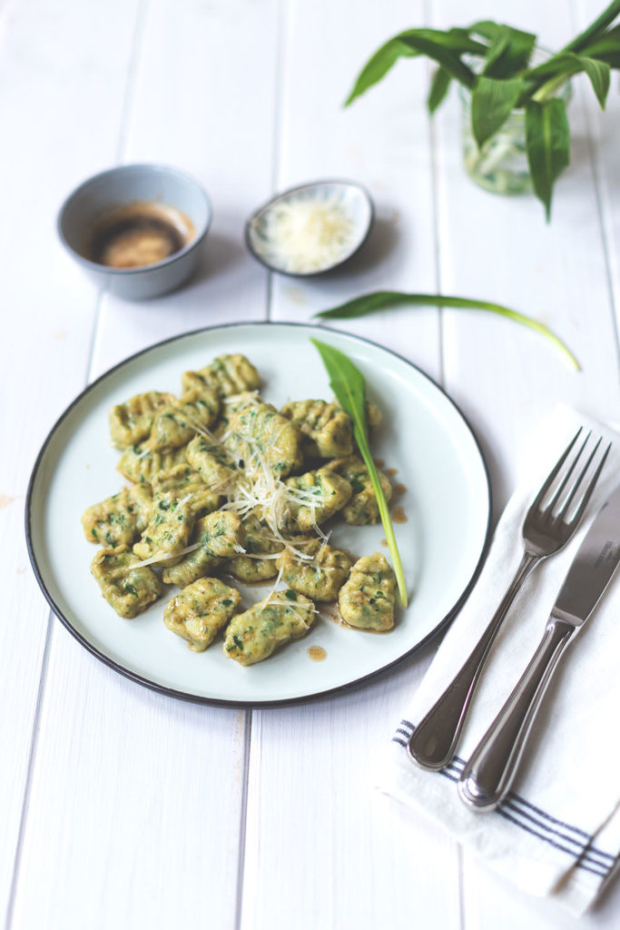 Rezept für schnelle Bärlauch-Ricotta-Gnocchi | moeyskitchen.com #gnocchi #bärlauch #ricottagnocchi #schnellerezepte #feierabendküche #vegetarisch #rezepte #foodblogger