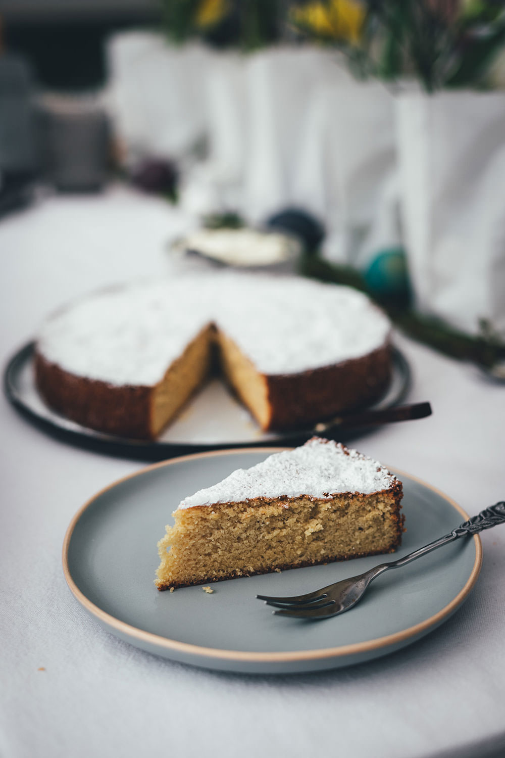 Mallorquinischer Mandelkuchen | Rezept für saftigen Mandelkuchen ohne Mehl und Butter | moeyskitchen.com #rezepte #backen #kuchen #mandelkuchen #mallorca #mallorquinischermandelkuchen #glutenfrei #kuchenohnemehl #foodblogger