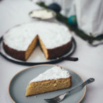 Mallorquinischer Mandelkuchen | Rezept für saftigen Mandelkuchen ohne Mehl und Butter | moeyskitchen.com #rezepte #backen #kuchen #mandelkuchen #mallorca #mallorquinischermandelkuchen #glutenfrei #kuchenohnemehl #foodblogger