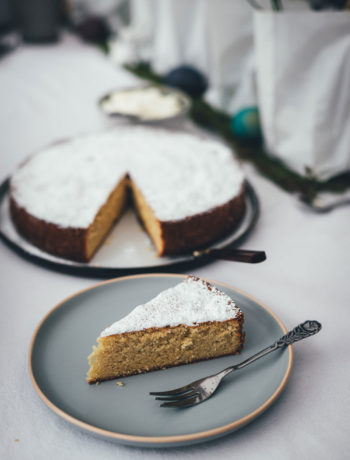 Mallorquinischer Mandelkuchen | Rezept für saftigen Mandelkuchen ohne Mehl und Butter | moeyskitchen.com #rezepte #backen #kuchen #mandelkuchen #mallorca #mallorquinischermandelkuchen #glutenfrei #kuchenohnemehl #foodblogger