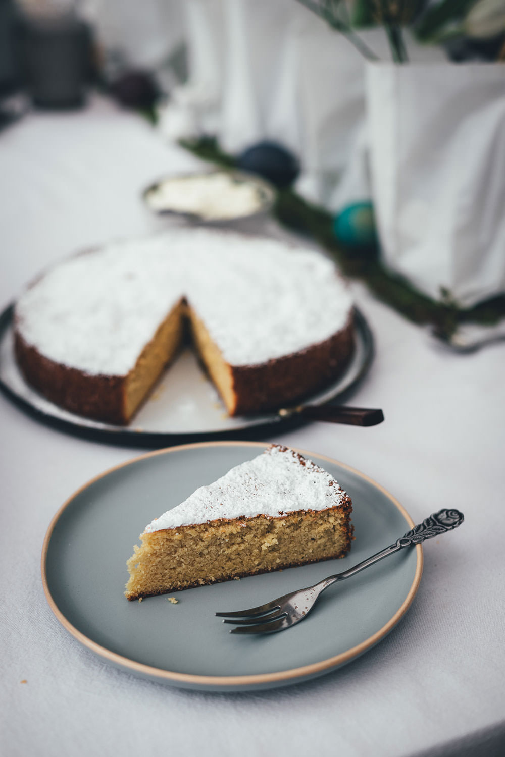 Mallorquinischer Mandelkuchen | Rezept für saftigen Mandelkuchen ohne Mehl und Butter | moeyskitchen.com #rezepte #backen #kuchen #mandelkuchen #mallorca #mallorquinischermandelkuchen #glutenfrei #kuchenohnemehl #foodblogger