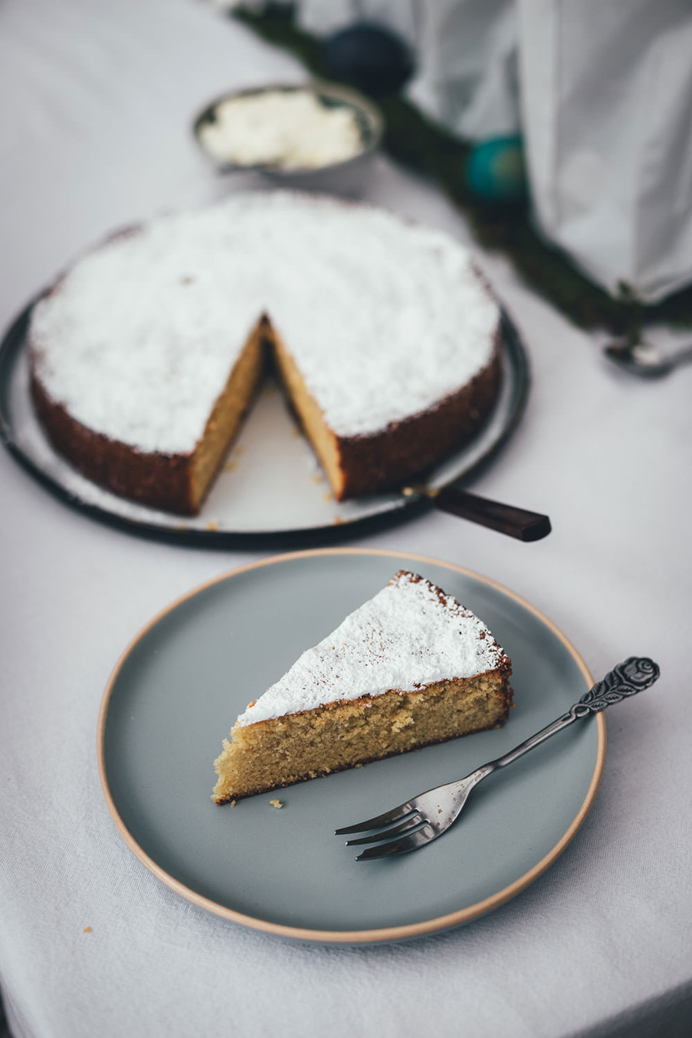 Mallorquinischer Mandelkuchen | Rezept für saftigen Mandelkuchen ohne Mehl und Butter | moeyskitchen.com #rezepte #backen #kuchen #mandelkuchen #mallorca #mallorquinischermandelkuchen #glutenfrei #kuchenohnemehl #foodblogger