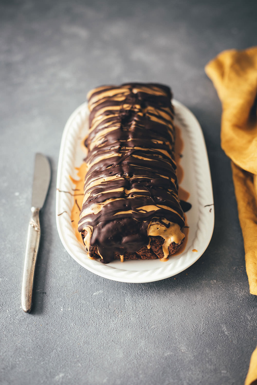 Rezept für Tiger Banana Bread – Bananenbrot mit Erdnussbutter und Schokolade | moeyskitchen.com #bananenbrot #bananabread #bananen #schokolade #erdnussbutter #kuchen #backen #kuchenbacken #rezepte #foodblogger