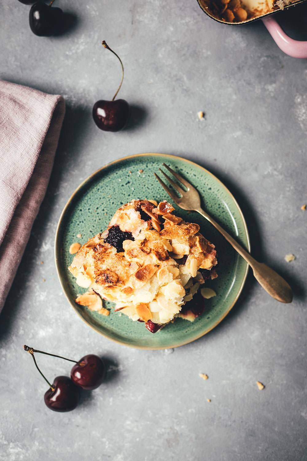 Rezept für super einfachen und unkomplizierten Kirschkuchen – Butterkuchen ohne Hefe mit Kirschen und Mandeln | moeyskitchen.com #butterkuchen #kirschkuchen #cherryboom #kirschen #kuchen #kuchenbacken #rezept #foodblogger