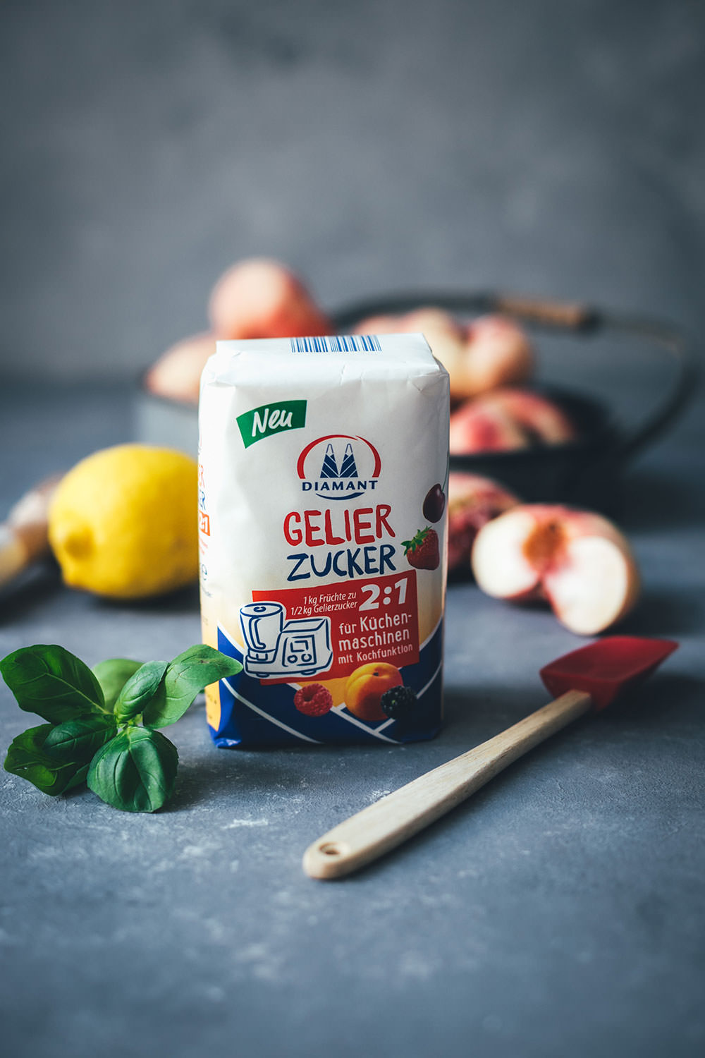 Werbung: Rezept für Pfirsich-Marmelade aus Wildpfirsichen, Zitrone und Basilikum | Konfitüre aus der Küchenmaschine mit Kochfunktion | moeyskitchen.com #marmelade #konfitüre #fruchtaufstrich #gelierzucker #diamantzucker #marmeladekochen #pfirsiche #wildpfirsiche #weinbergpfirsiche #pfirsichmarmelade #einmachen #selbermachen #kochenmitküchenmaschine