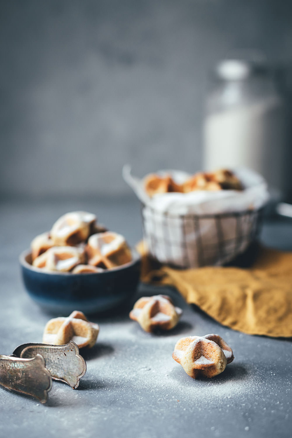 Rezept für Waffelkekse – knusprige Cookies aus dem Waffeleisen | Kekse backen mit nur 6 Zutaten und ganz ohne Backofen | moeyskitchen.com #waffelkekse #kekse #cookies #keksebacken #waffeln #waffeleisen #backenohneofen #mürbeteig #plätzchen #rezept #foodblogger