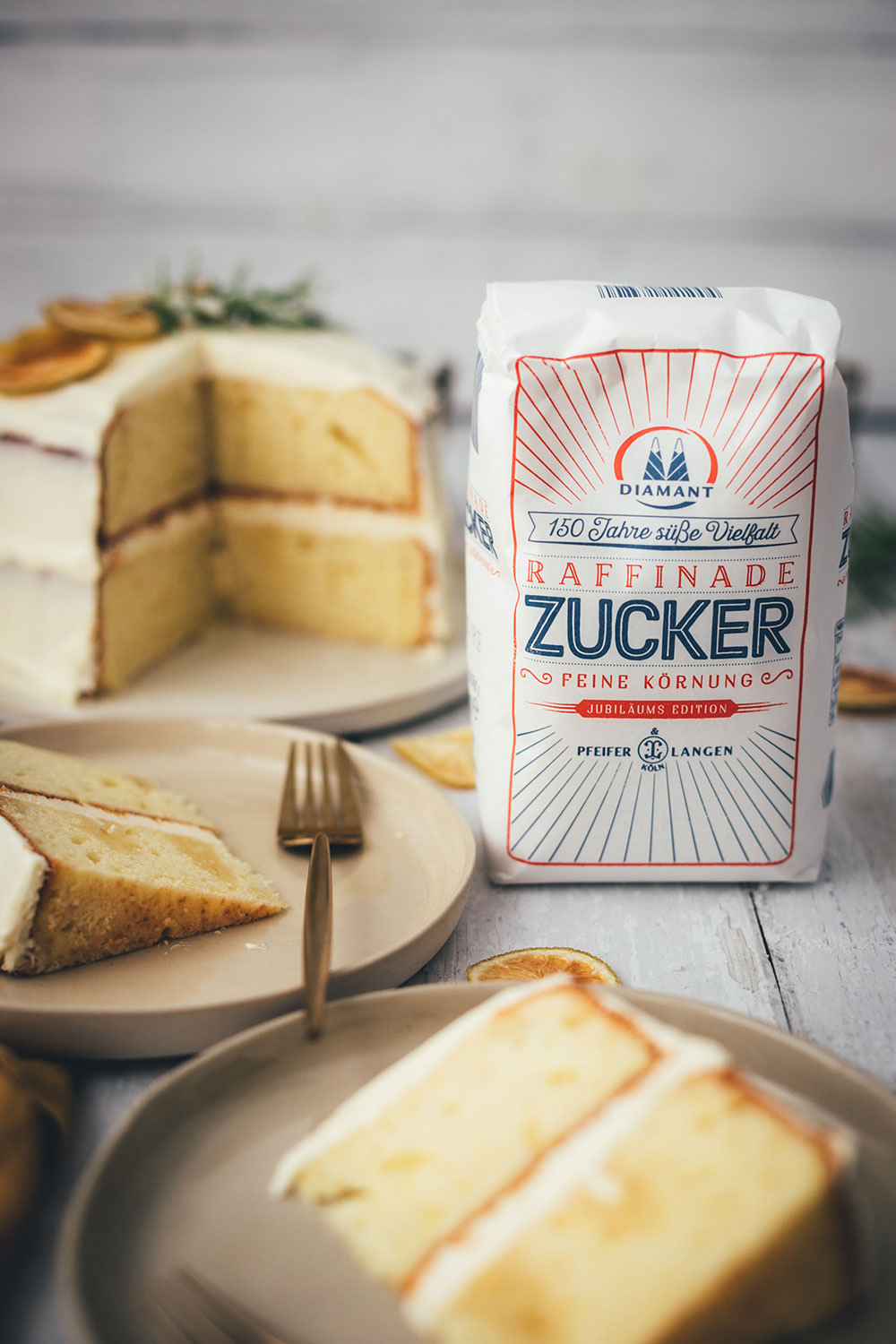 Rezept für Gin Tonic Torte | leckerer Kuchen mit Gin und Tonic | kleines Törtchen als Naked Cake zum Geburtstag | moeyskitchen.com #kuchen #torte #törtchen #gintonic #backen #rezept #foodblog #foodblogger #geburtstagskuchen #geburtstagstorte