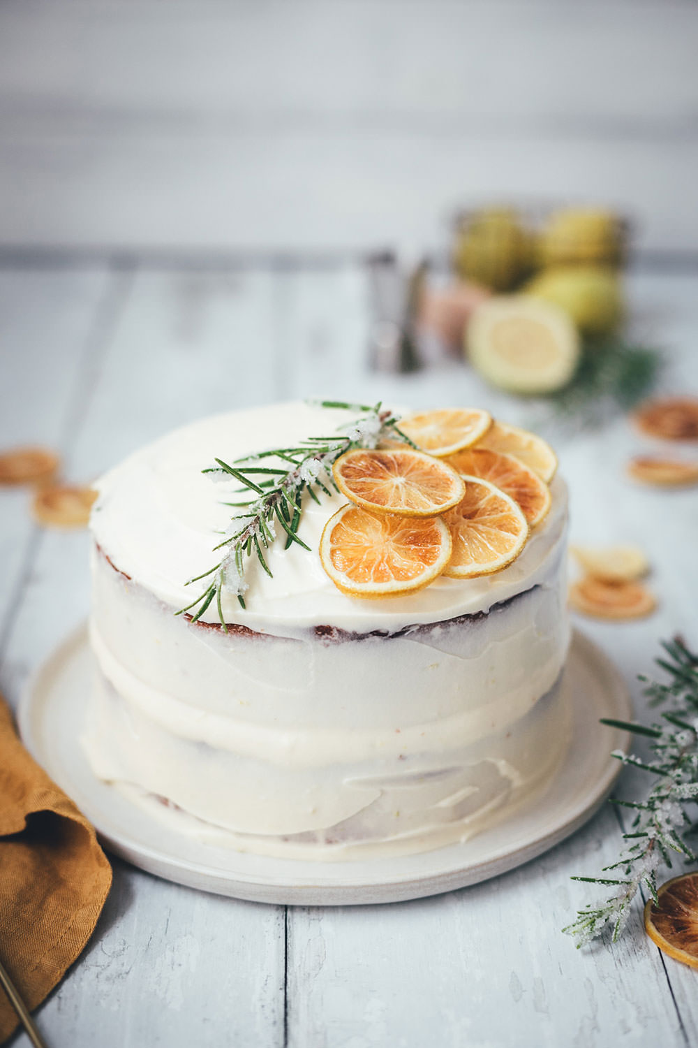 Rezept für Gin Tonic Torte | leckerer Kuchen mit Gin und Tonic | kleines Törtchen als Naked Cake zum Geburtstag | moeyskitchen.com #kuchen #torte #törtchen #gintonic #backen #rezept #foodblog #foodblogger #geburtstagskuchen #geburtstagstorte